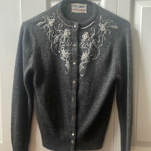 vintage Helen Harper Sweaters - Vintage Helen Harper 1950s beaded cardigan sweater.  Cute design. Excellent cond